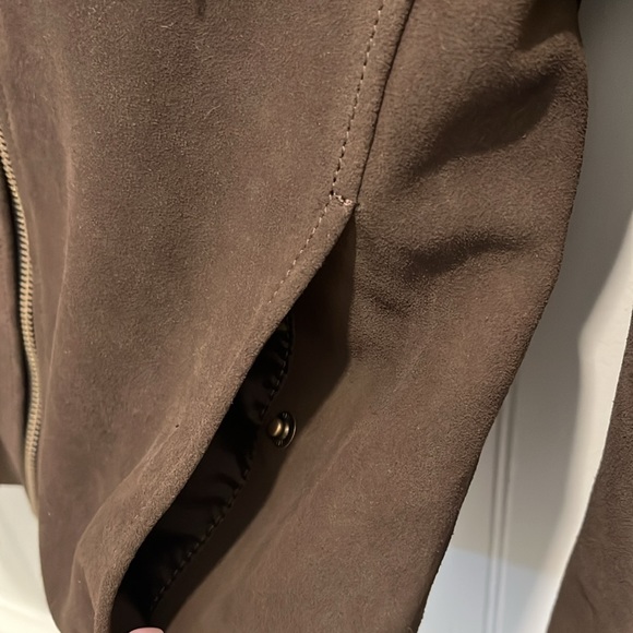 Fits like a med to large. - New Wrangler Fringe Sueded leather jacket - Picture 8 of 9